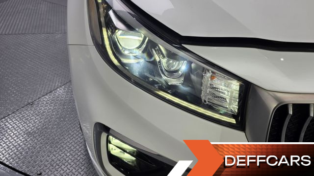 Kia CARNIVAL 9-Seater Hi-Limousine Noblesse Special купить на сайте DeffCars