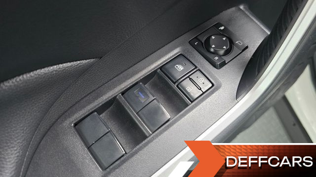 Toyota RAV4 2.5 2WD купить на сайте DeffCars