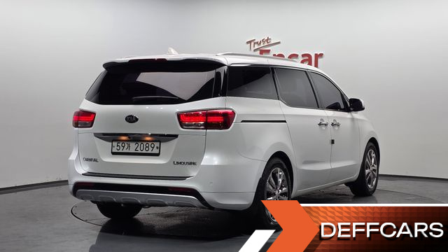 Kia CARNIVAL 7-seater Limousine President купить на сайте DeffCars