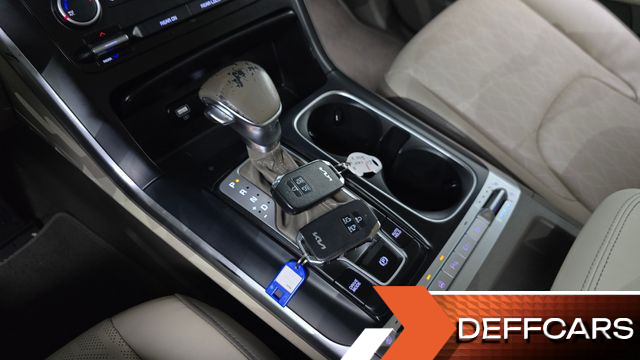 Kia CARNIVAL 9-Seater Prestige купить на сайте DeffCars
