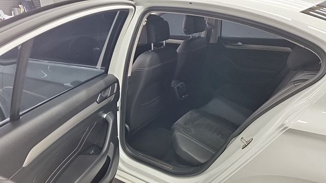 Volkswagen PASSAT 2.0 TDI Premium купить на сайте DeffCars