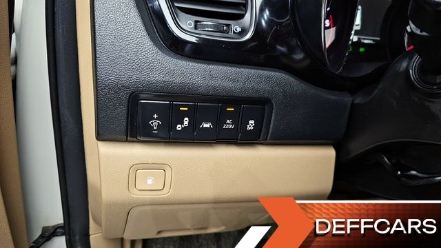 Kia CARNIVAL 9-Seater Hi-Limousine Noblesse Special купить на сайте DeffCars