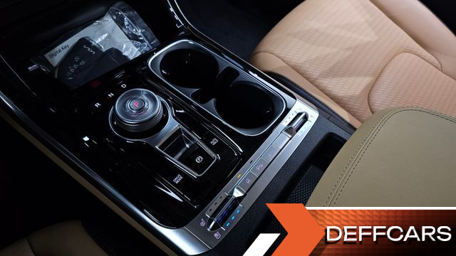 Kia CARNIVAL Gasoline 7-Seater Signature купить на сайте DeffCars