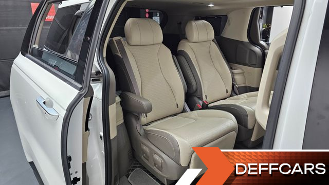 Kia CARNIVAL 7-Seater Signature купить на сайте DeffCars