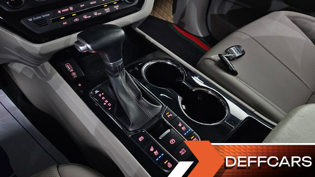 Kia CARNIVAL 9-Seater Noblesse Special купить на сайте DeffCars