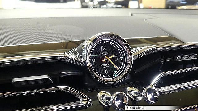 Bentley BENTAYGA 4.0 V8 Base купить на сайте DeffCars