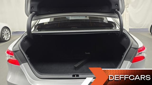 Toyota CAMRY 2.5 XLE Hybrid купить на сайте DeffCars