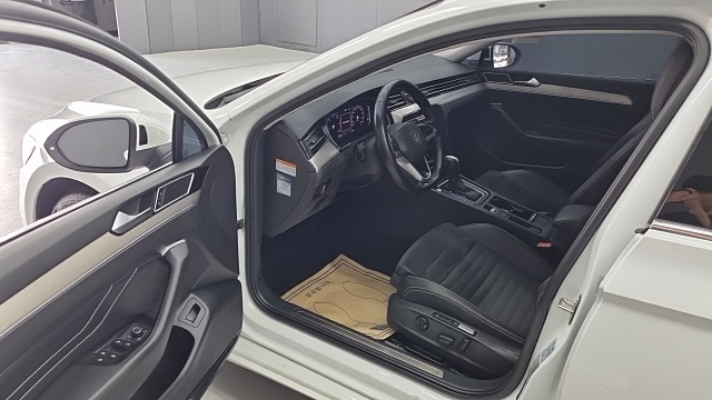 Volkswagen PASSAT 2.0 TDI Premium купить на сайте DeffCars