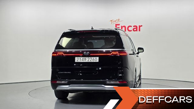 Kia CARNIVAL 9-Seater Signature купить на сайте DeffCars