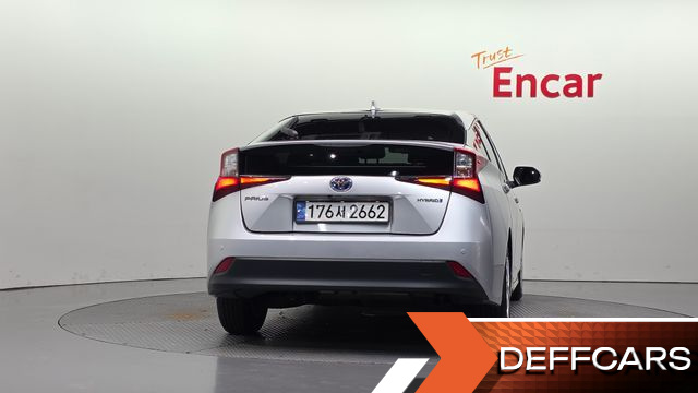 Toyota PRIUS 1.8 купить на сайте DeffCars