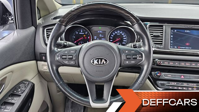 Kia CARNIVAL 7-Seater Limousine VIP купить на сайте DeffCars