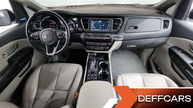 Kia CARNIVAL 7-Seater Limousine President купить на сайте DeffCars