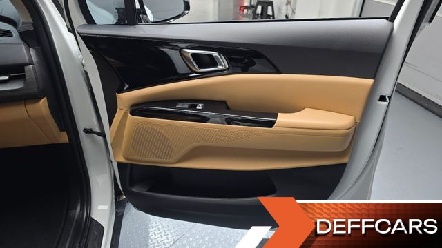 Kia CARNIVAL 9-Seater Noblesse купить на сайте DeffCars