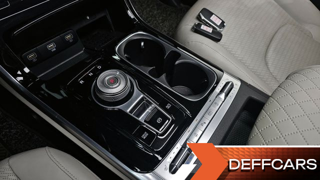 Kia CARNIVAL 7-Seater Signature купить на сайте DeffCars