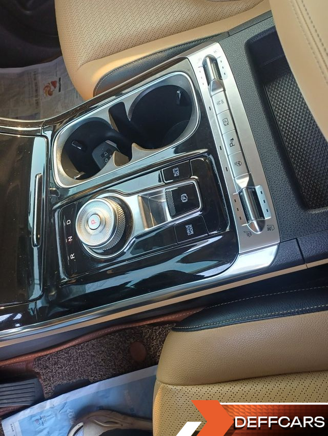 Kia CARNIVAL 9-Seater Signature купить на сайте DeffCars