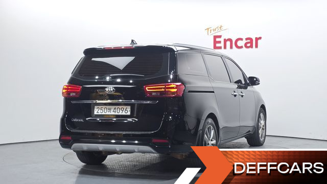 Kia CARNIVAL 9-Seater Luxury купить на сайте DeffCars