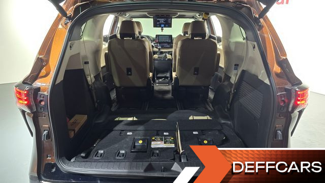 Toyota SIENNA 2.5 Hybrid 2WD купить на сайте DeffCars