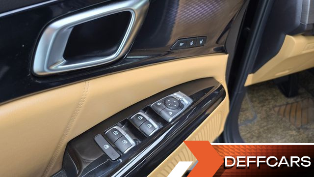 Kia CARNIVAL 9-Seater Signature купить на сайте DeffCars