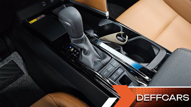 Toyota CAMRY 2.5 XLE Premium Hybrid купить на сайте DeffCars