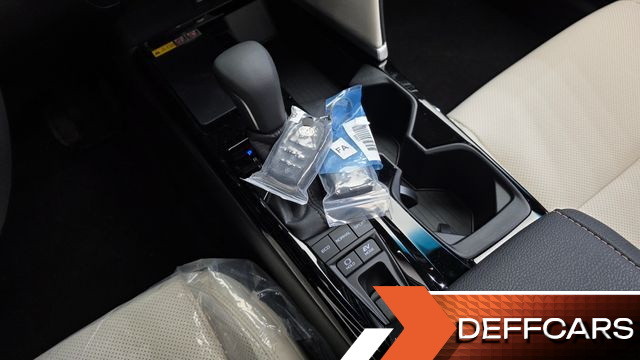 Toyota CAMRY 2.5 XLE Premium Hybrid купить на сайте DeffCars