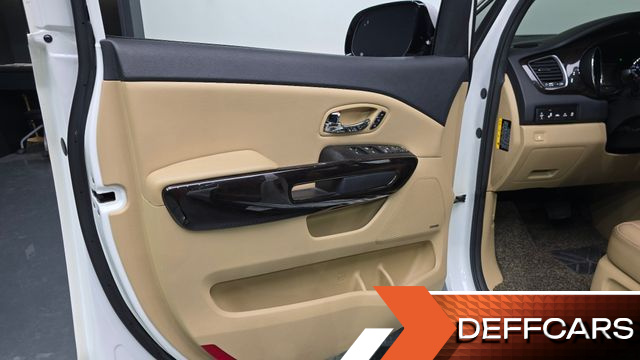 Kia CARNIVAL 7-Seater Limousine President купить на сайте DeffCars