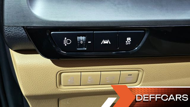 Kia CARNIVAL 9-Seater Signature купить на сайте DeffCars