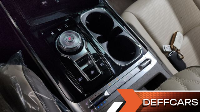 Kia CARNIVAL Gasoline 7-Seater Signature купить на сайте DeffCars