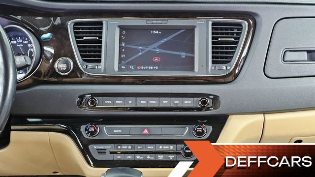 Kia CARNIVAL 7-Seater Limousine President купить на сайте DeffCars