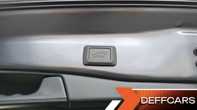 Toyota RAV4 2.5 2WD Hybrid XLE купить на сайте DeffCars