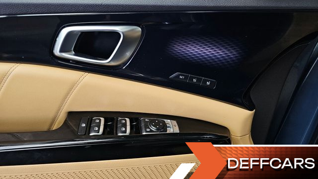 Kia CARNIVAL Gasoline 7-Seater Signature купить на сайте DeffCars