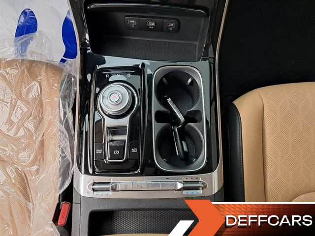 Kia CARNIVAL 9-Seater Noblesse купить на сайте DeffCars