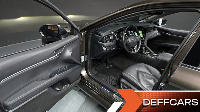 Toyota CAMRY 2.5 XLE Hybrid купить на сайте DeffCars