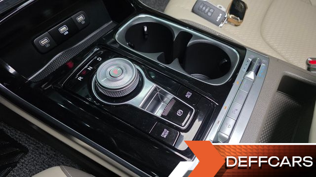 Kia CARNIVAL 7-Seater Signature купить на сайте DeffCars