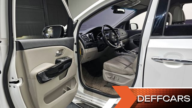 Kia CARNIVAL 7-Seater Limousine VIP купить на сайте DeffCars
