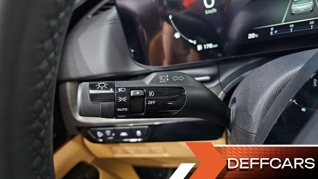 Kia CARNIVAL 9-Seater Signature купить на сайте DeffCars