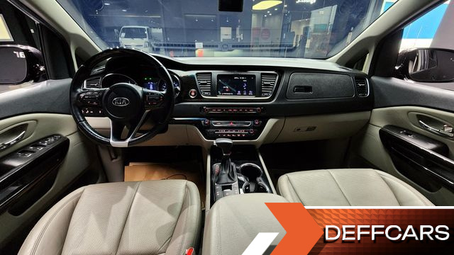 Kia CARNIVAL 7-Seater Limousine VIP купить на сайте DeffCars