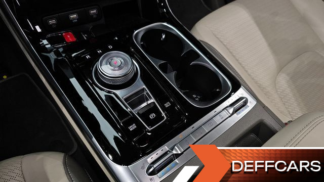 Kia CARNIVAL 9-Seater Signature купить на сайте DeffCars