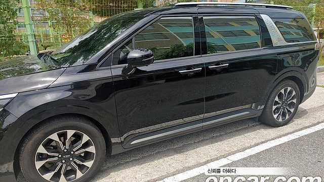 Kia CARNIVAL 7-Seater Signature купить на сайте DeffCars