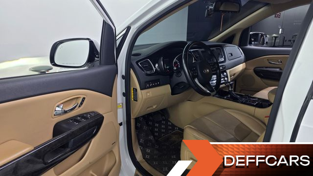Kia CARNIVAL 9-Seater Hi-Limousine Noblesse Special купить на сайте DeffCars