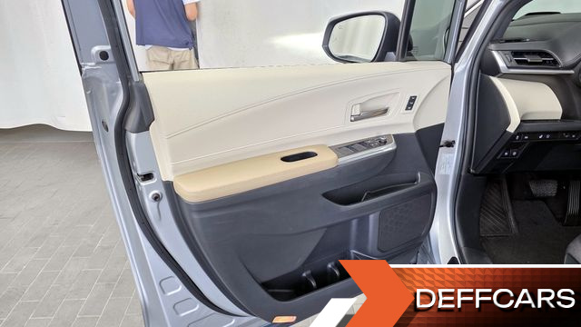 Toyota SIENNA 2.5 Hybrid 2WD купить на сайте DeffCars