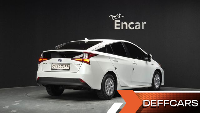 Toyota PRIUS 1.8 купить на сайте DeffCars