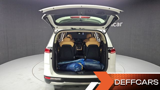 Kia CARNIVAL 9-Seater Signature купить на сайте DeffCars