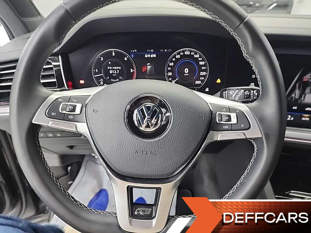 Volkswagen TOUAREG 3.0 TDI R-Line купить на сайте DeffCars