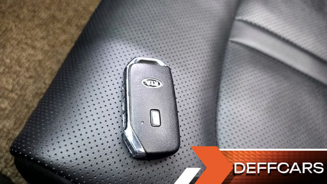 Kia K5 2.0 LPI Prestige купить на сайте DeffCars