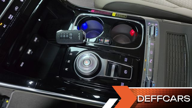 Kia CARNIVAL 7-Seater Hi-Limousine Signature купить на сайте DeffCars