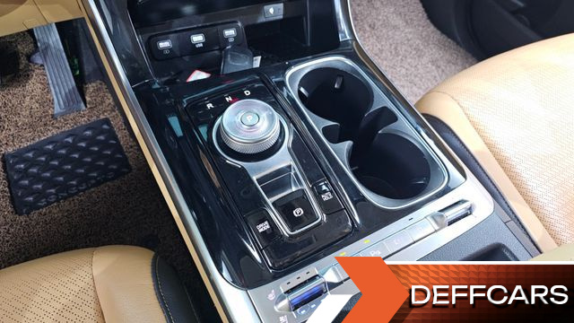 Kia CARNIVAL 9-Seater Noblesse купить на сайте DeffCars