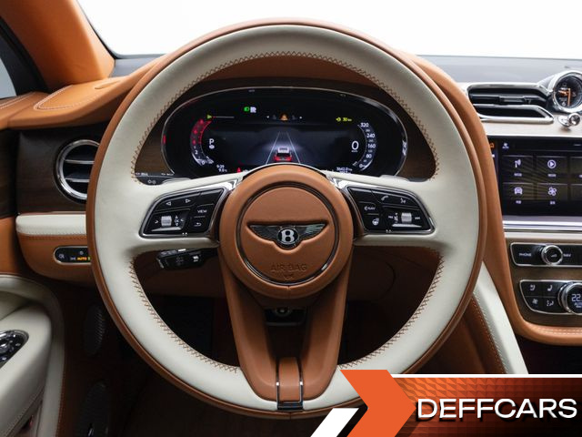 Bentley BENTAYGA 4.0 V8 EWB Azure купить на сайте DeffCars