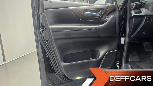 Toyota ALPHARD 2.5 HEV Executive AWD купить на сайте DeffCars