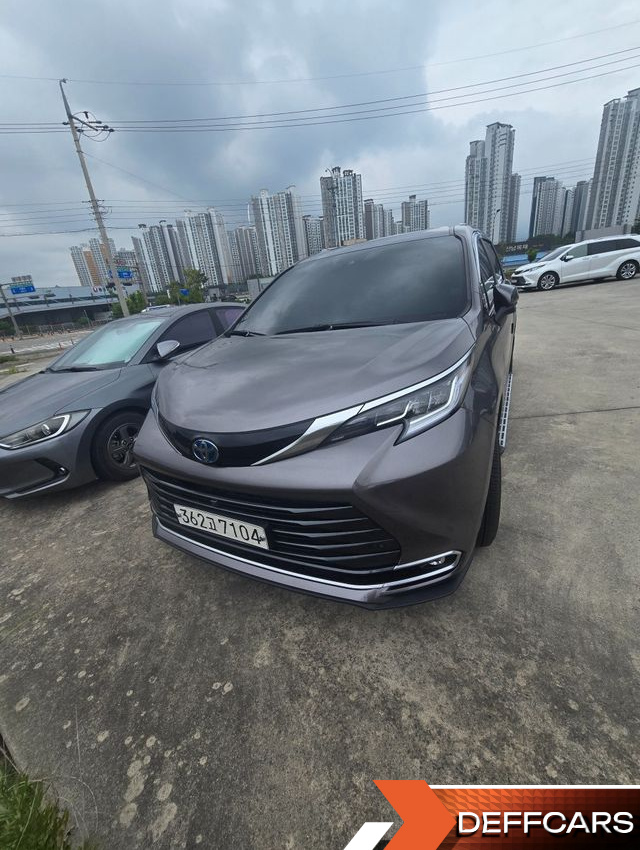 Toyota SIENNA 2.5 Hybrid AWD купить на сайте DeffCars