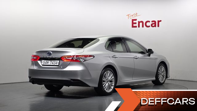 Toyota CAMRY 2.5 XLE Hybrid купить на сайте DeffCars